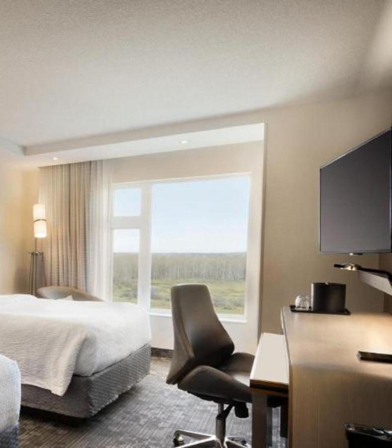 Hotel Dene & Conference Centre Cold Lake 外观 照片