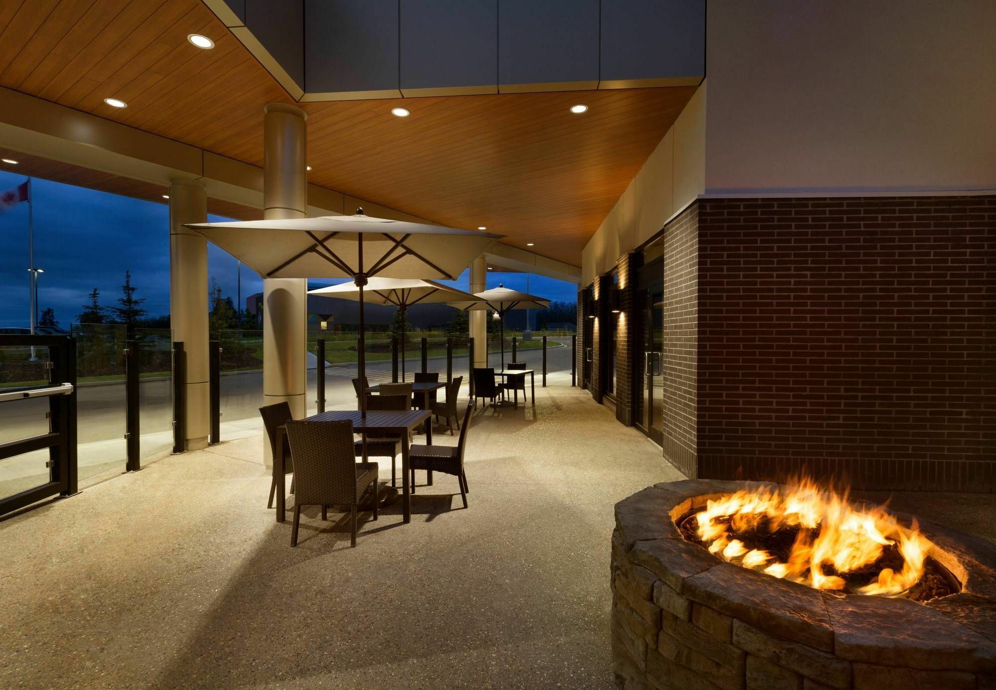 Hotel Dene & Conference Centre Cold Lake 外观 照片