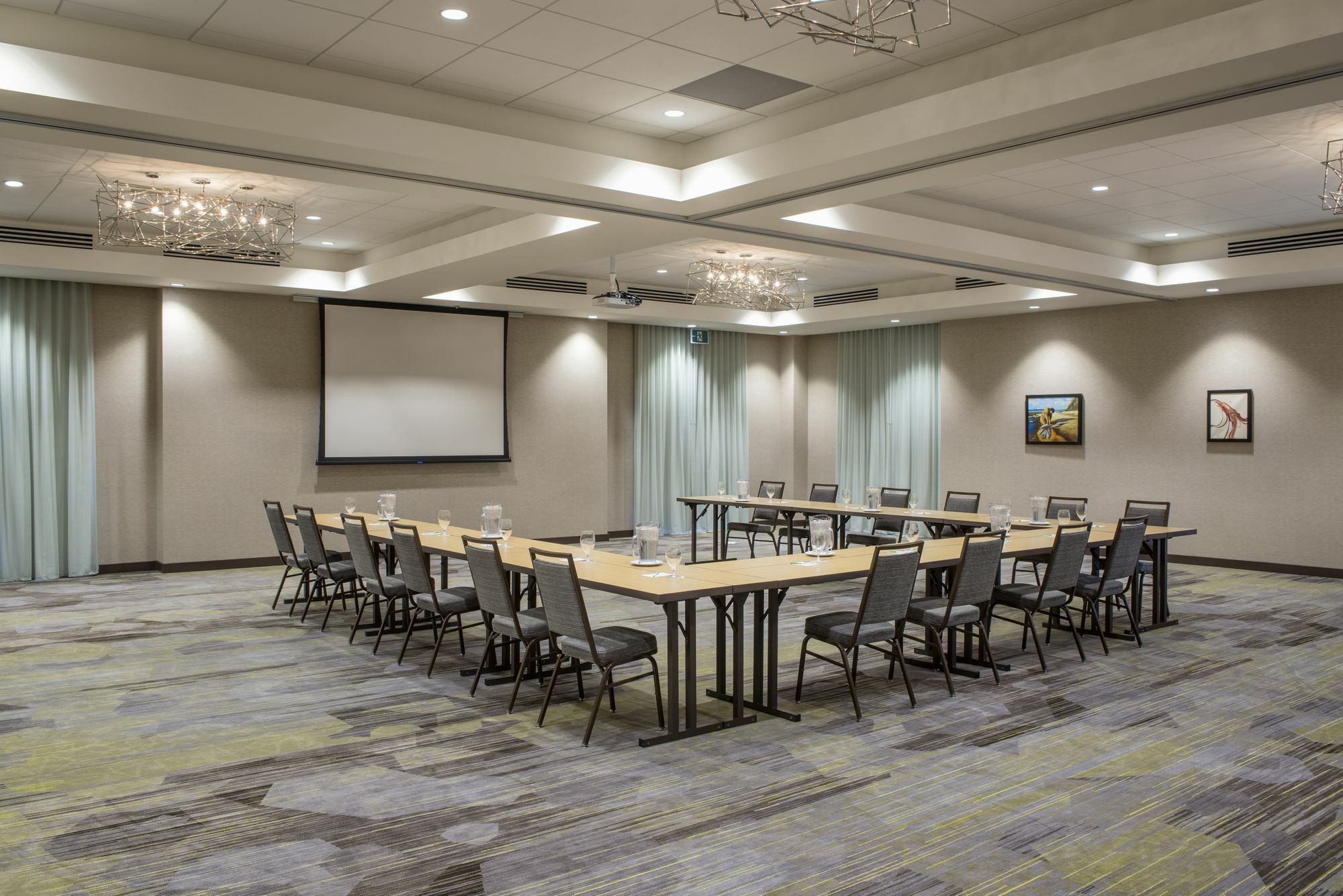 Hotel Dene & Conference Centre Cold Lake 外观 照片