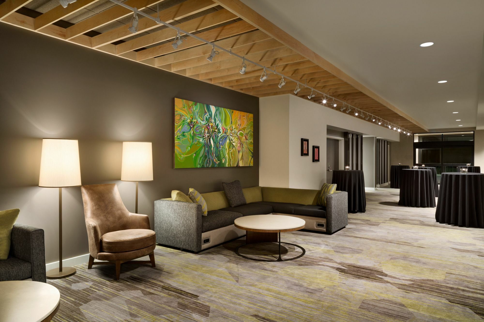 Hotel Dene & Conference Centre Cold Lake 外观 照片